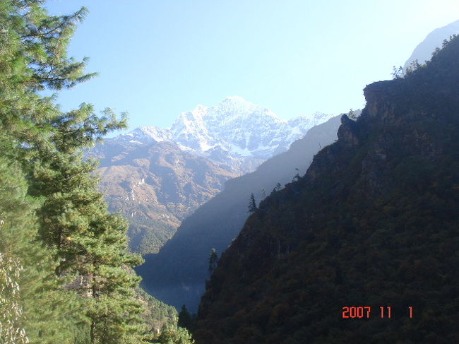 2日目。<br />この日目指すは、あのナムチェ・バザール。<br />やっと山らしくなってきました。