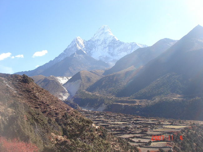 第5日目。<br />ディンボチェへ向けて出発です。