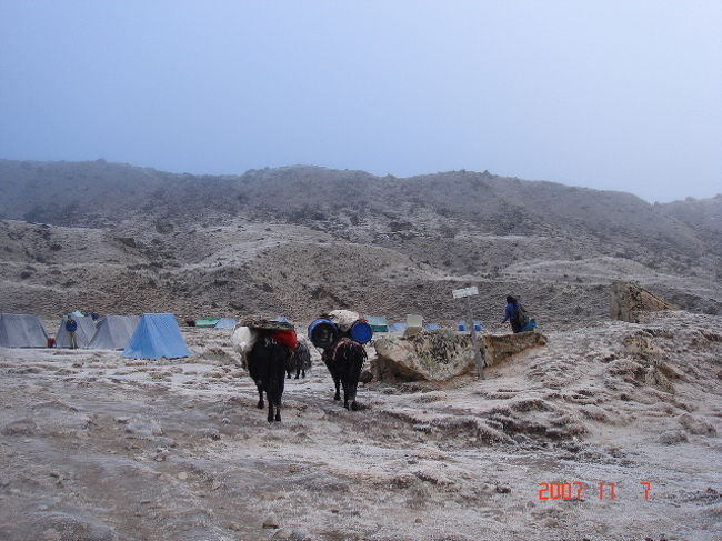 第8日目は<br />ついに5000m超えのゴラクシェップへ出発。<br />寒い…。