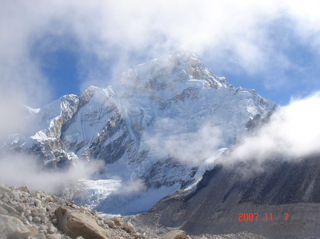 天気も悪く、山がクリアに見えません。