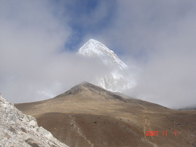 これ何て名前の山だったっけか。<br />クマリだったような…。