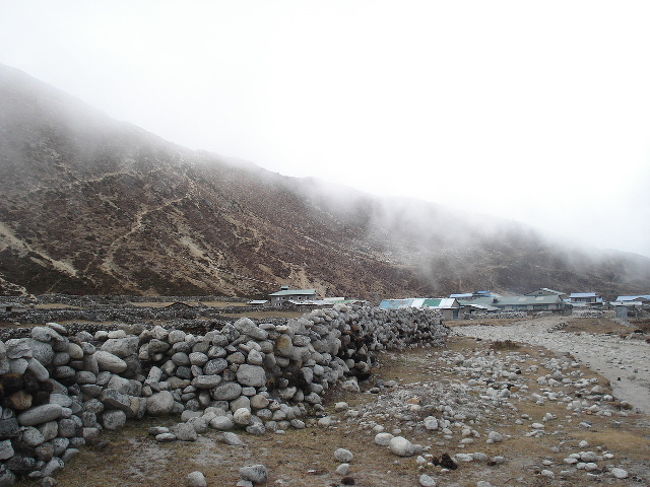 カラパタール下山ののちは、<br />一気にフェリチェまで下りました。
