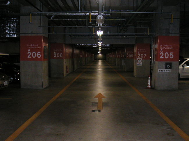 地下には大駐車場があります。<br /><br />ささっ、うなぎ〜うなぎ〜！浜名湖へ向かいます。