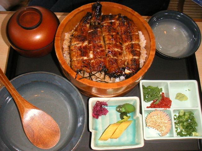 そして、ひつまぶし。<br />そのまま食べても良し、お茶づけにしても良し。<br />おいしくいただきました。