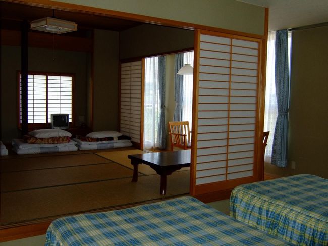 本日の宿は６人部屋。<br /><br />きれいだし、広くて、ベランダもあって快適♪<br />そして安い！！