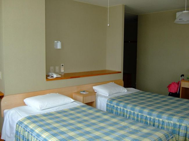 ２ベットに８畳の和室、縁側も。<br /><br />この日の夜は近くの居酒屋へ。<br />楽しい夜は更けていく。<br /><br /><br />　　〜後半につづく〜