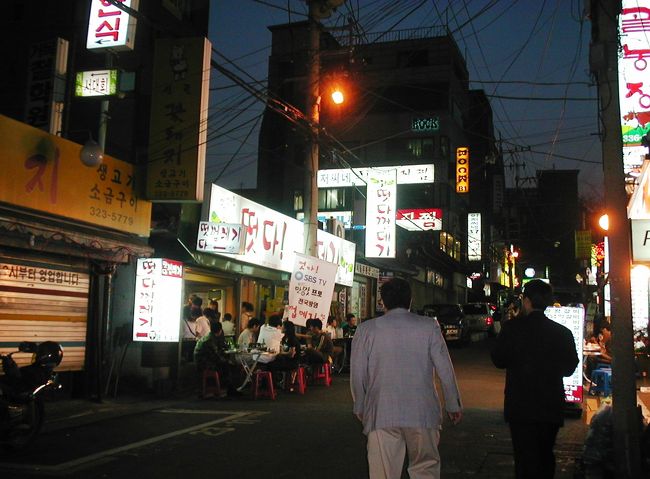 この日は1軒目でサンギョプサル(豚の焼肉)を、2軒目ではパージョン（葱お好み焼き）を食べました。飲み代を含め、3人分で3千4百円でした。