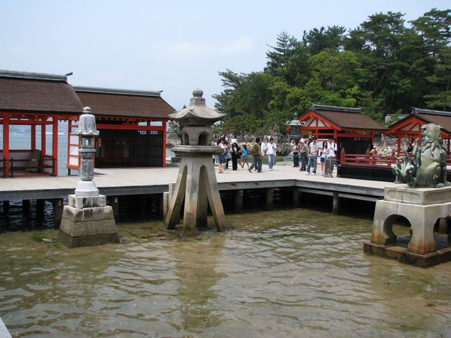 大勢訪れてます。<br />外国人も多い。