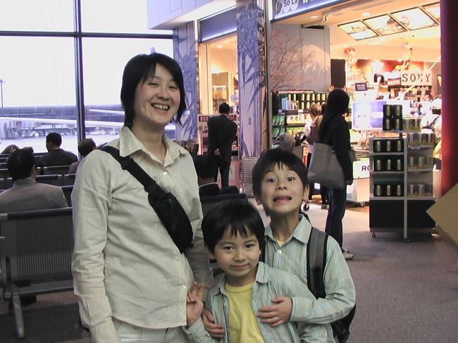 なんとか2時間前に成田に到着です。。<br />今から6時間30分の移動開始。