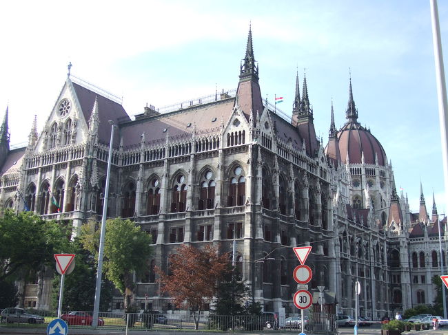 国会議事堂です。<br />バロック様式とネオゴシック様式が入り混じった建物だそうです。