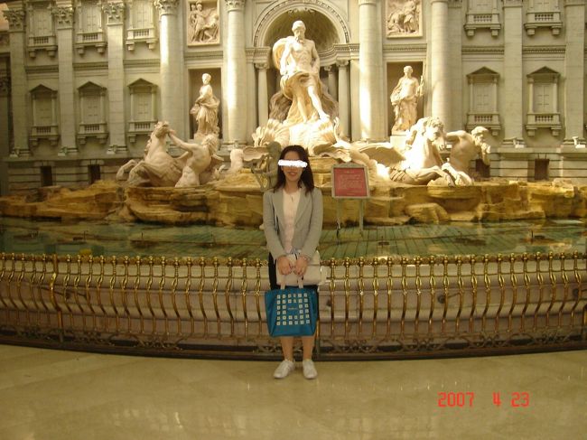 宿泊先のロッテホテル・ワールド・江南のあるチャムシル駅から出発!!ロッテワールドも「天国の階段」のロケ地なんですが、この頃は工事中で中に入れず。<br />チャムシル駅構内です。