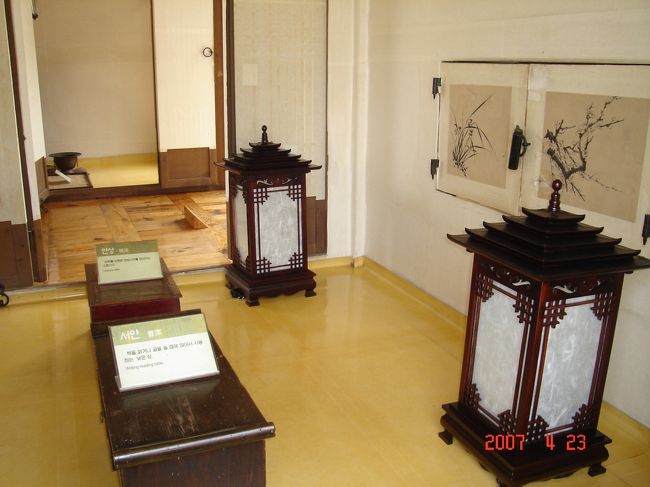 韓国の古い民家「韓屋」や貴族の館「両班屋敷」などがあります。時間があればもっと見たかった。また来よう・・・。無料だし。