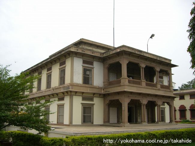 バーラト・マーター寺院(Bharat Mata Mandir)<br />壁面にマハトマ・ガンディーが創始したヒンドゥー寺院です。堂内には巨大なインドの地図があります。<br /><br />http://en.wikipedia.org/wiki/Bharat_Mata#Temples_of_Bharat_Mata<br />http://ja.wikipedia.org/wiki/マハトマ・ガンディー