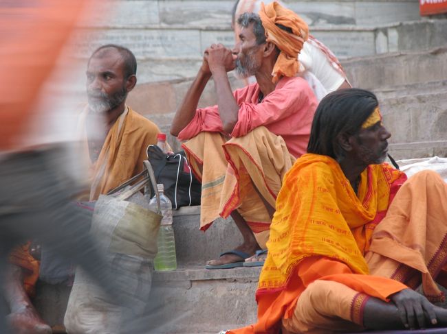 サドゥな人達。<br />修行してるのかそうじゃないのか・・・。<br />物乞いとの差はない。