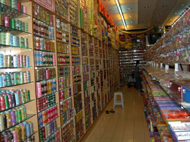 インド人街で、アクセサリーを買い捲り。リトルインディアというそう。