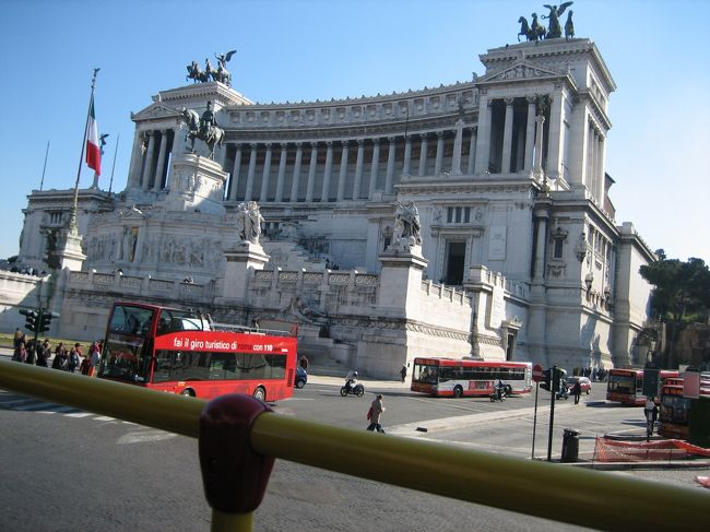 <br />　二階立て観光バスは、乗り降り自由で便利．<br />　　車内には　日本語のヘットホンがついていました。<br />　　<br /><br />　