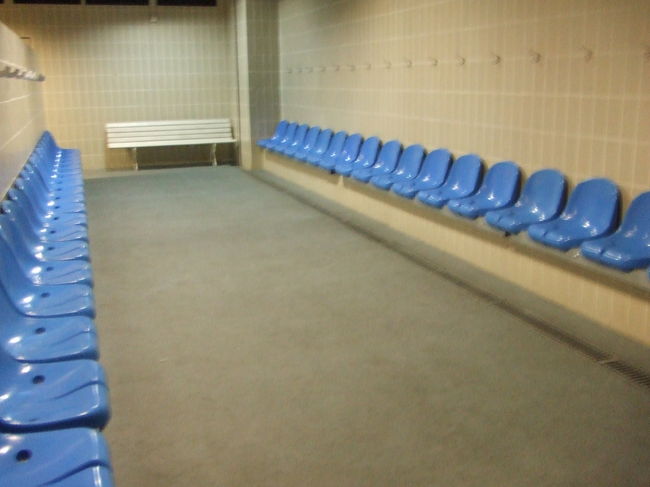 サッカー場の選手控え室