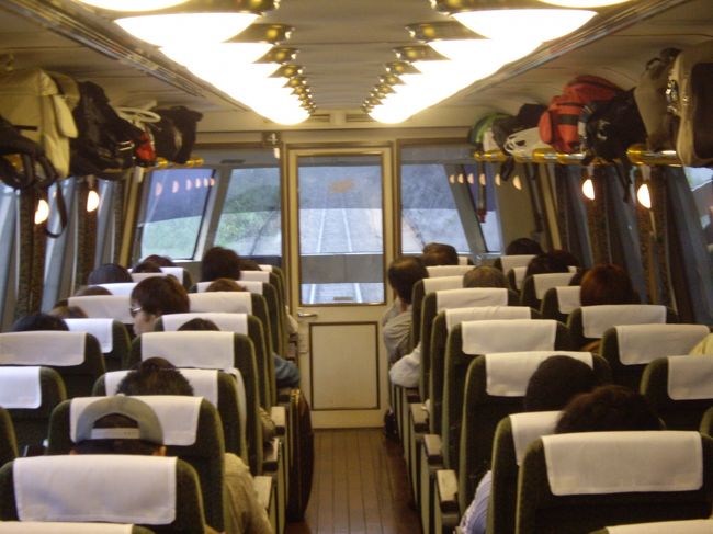 ゆふいんの森 展望車<br /><br />特急ゆふいんの森に乗るのは15歳のとき以来、13年ぶりでした。こちらは先頭車両、展望型になっていました。