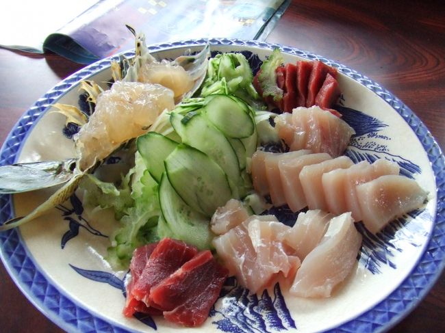 贅沢して、巨大伊勢海老と本マグロのお刺身を食べました♪