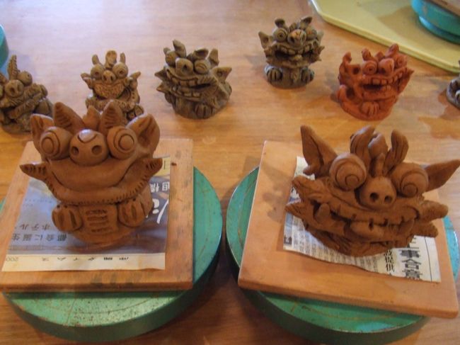 記念にシーサーを作りました♪<br />先生が丁寧に教えてくれたので、不器用な私にも何とか完成させることができました。<br />右がオスで左がメス
