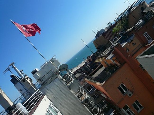 建物の向こうには、マルマラ海。