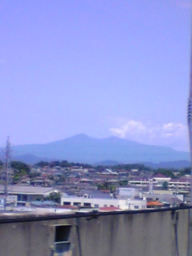 09：38　上野発東北新幹線やまびこ号で仙台へ向か　　　　　う。<br />10：56　郡山駅付近で撮った写真は、会津磐梯山？