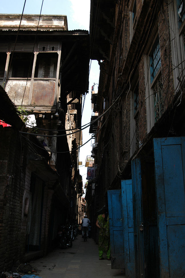 この路地、<br />吸い込まれる。<br /><br />汚くて、すごく綺麗。