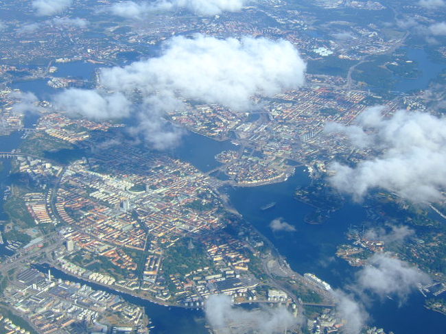 着陸順番待ち時間稼ぎのためか、上空をゆっくり旋廻してくれたのでガムラ・スタンもくっきり。