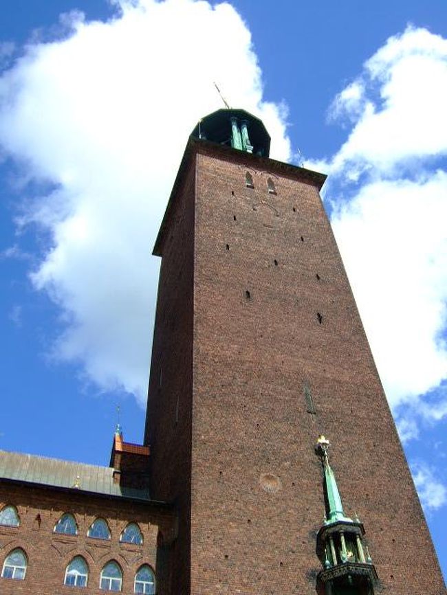 初めに、駅から近くガイドツアーの時間が限られている市庁舎から観光スタートです。