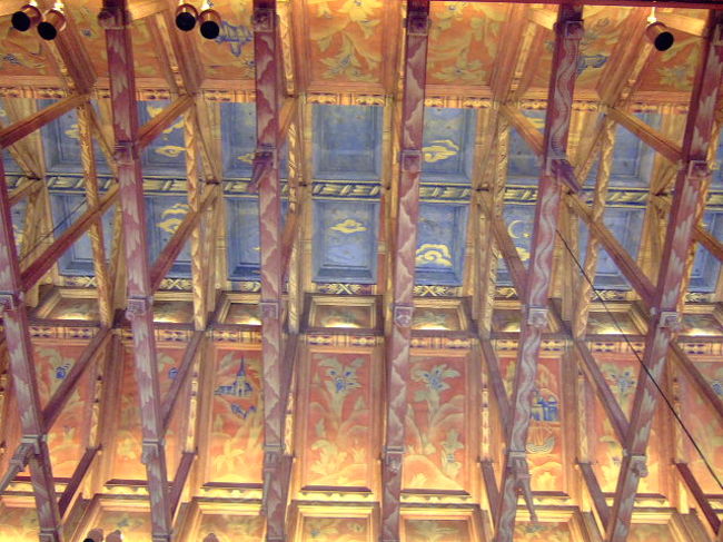 天井にはヴァイキングのモチーフが。