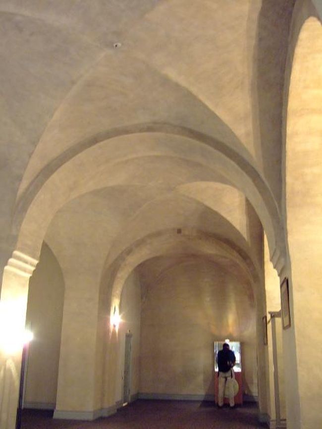 天井のアーチが芸術的。