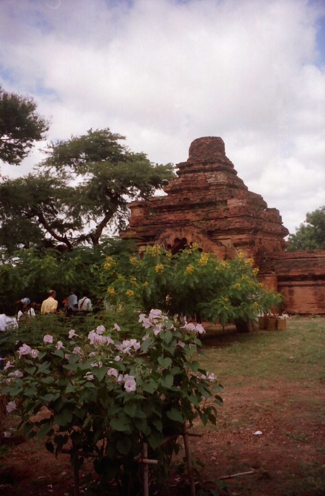 ティーロミィンロー寺院。ここのテラスからはパガンの遺跡群が一望でき素晴らしい眺め。<br />