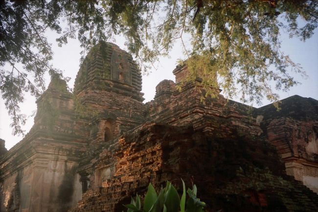 プーパヤーパゴダ。イラワジ川の川岸に建つ円形パゴダ。ここから眺める夕陽はロマンチック。<br />