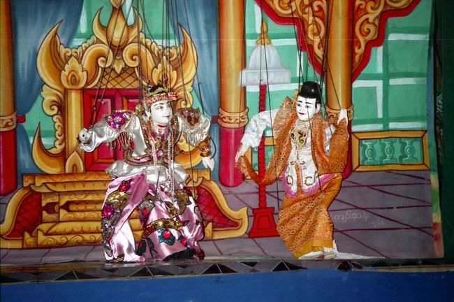 ナンダレストランで人形劇のショー。１人で操り人形やっていた凄い。<br />