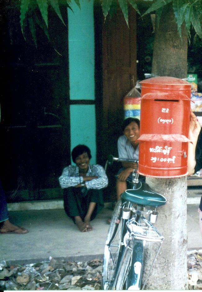 ポストかな？やっぱり赤いけど。<br />