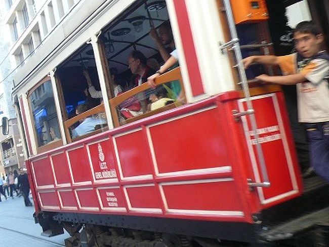 子どもは乗り物が好き！<br />こんなかわいいトラム、ちょこっと乗れるのがうれしいですね♪<br />見ているのも楽しんでいました。