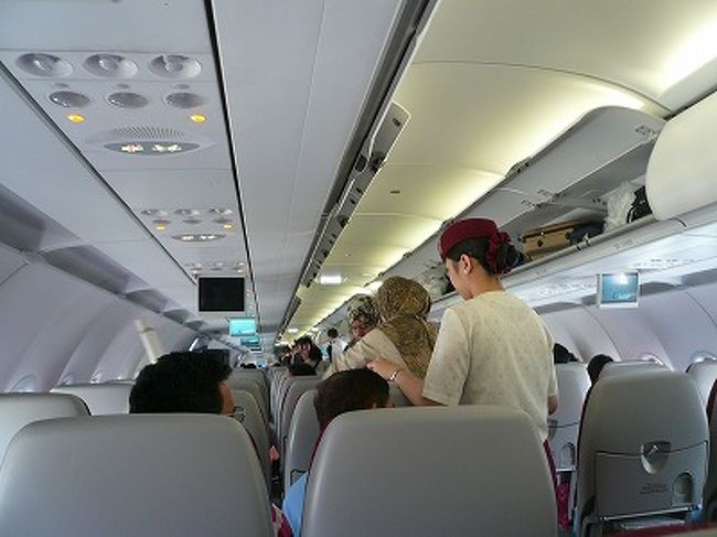 帰路。<br />カタール航空にて<br />イスタンブール１４：１０　ー　ドーハ１８：１０<br />とても新しい飛行機でした。
