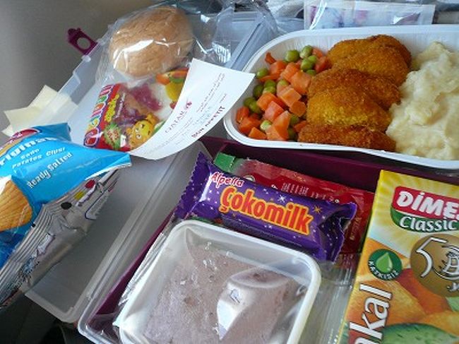 チャイルドミールのメインは、チキンナゲット。