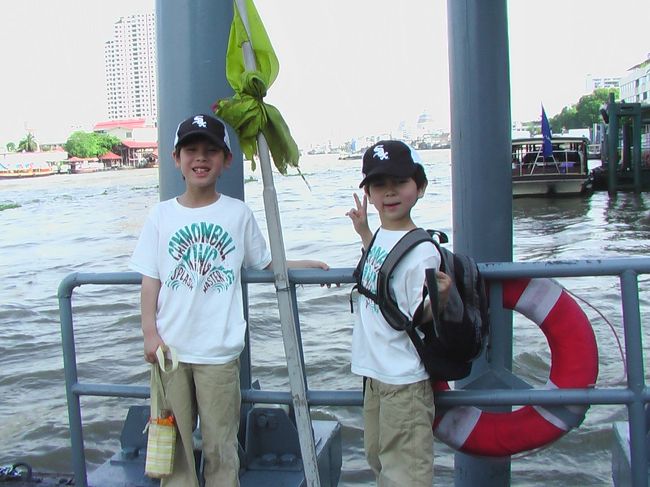 さて、3日目の朝です。<br />今日はボート移動でお寺巡りです。