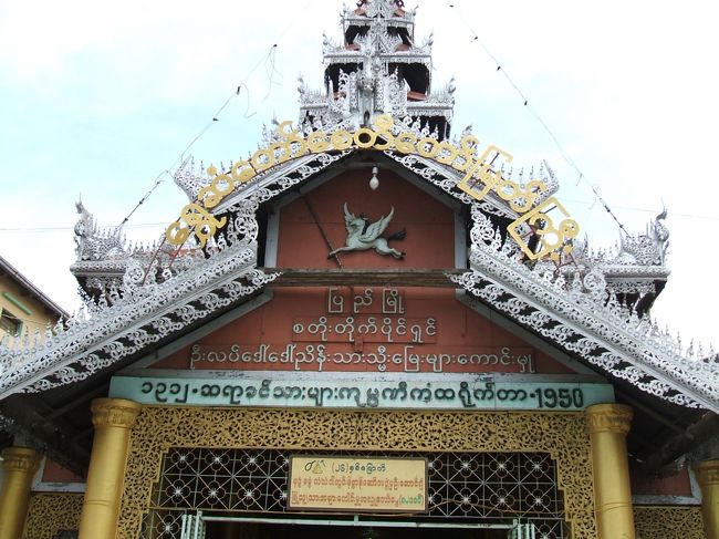 とりあえず参道を通って行きたいと思います。