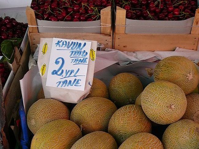 メロンもおいしいです♪<br />１つ２リラ（約１８０円）!!!