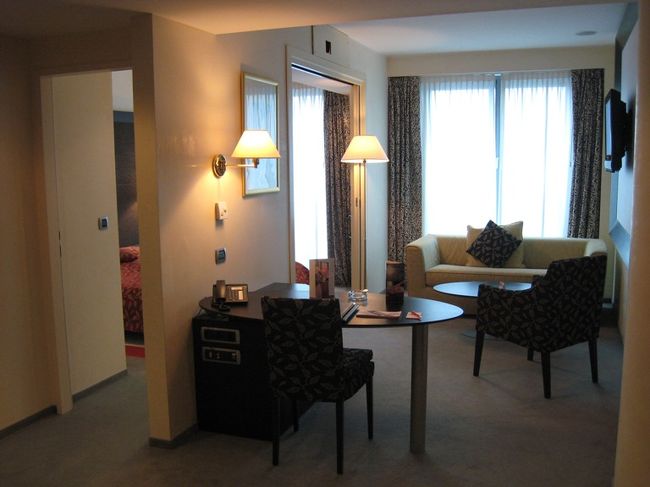 リュブリャナで宿泊したAustria Trend Ljubljana Hotel。部屋はかなり広く、無線インターネット接続も無料です。