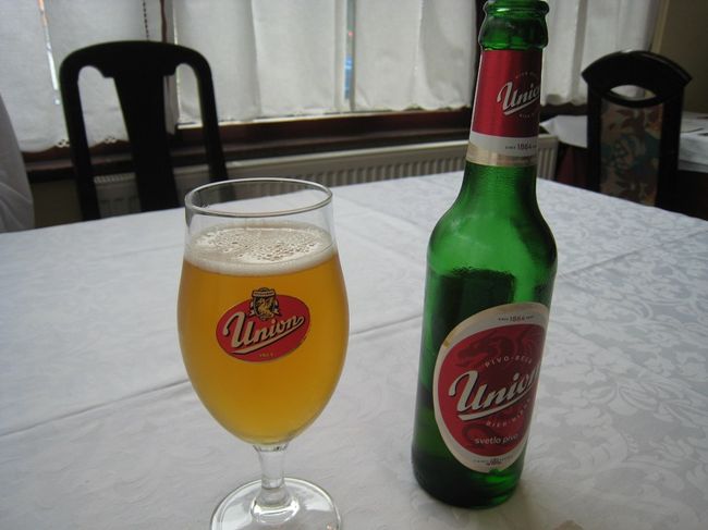 打合せはすべて終了したので、昼間からスロヴェニアビールUnion Beerを飲むことにします。