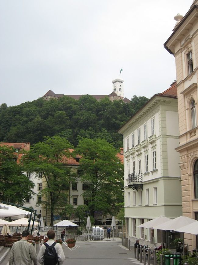 リュブリャナ市街からもリュブリャナ城が見えます。