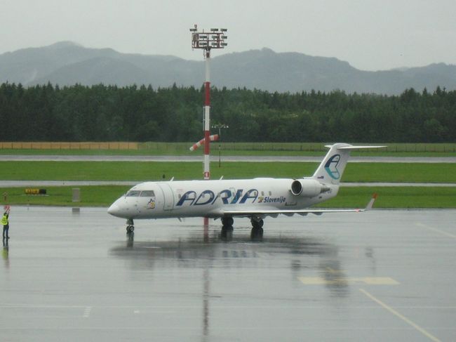 十三日目　６月１３日<br /><br />今日は日本へ帰るだけ。<br />ホテルからリュブリャナ空港へはタクシーで約30分。40ユーロ。<br />フランクフルト経由での帰国となります。<br />フランクフルトまでは、スロヴェニア国営航空会社のアドリア航空。