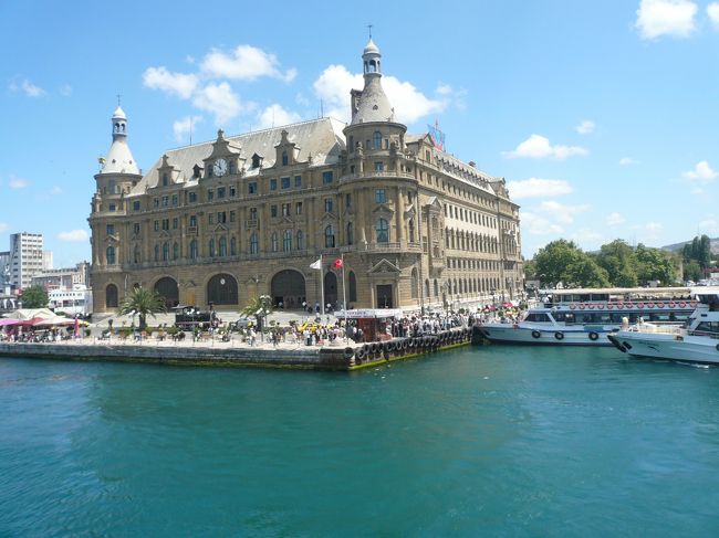 すごい立派な駅舎です。<br />ステキ...