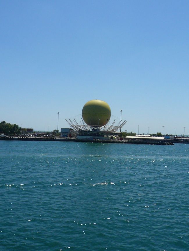 カドゥキョイ近くにある気球。<br />ワイヤーでつながれているそうです。<br />すっごい良い眺めだろうな...