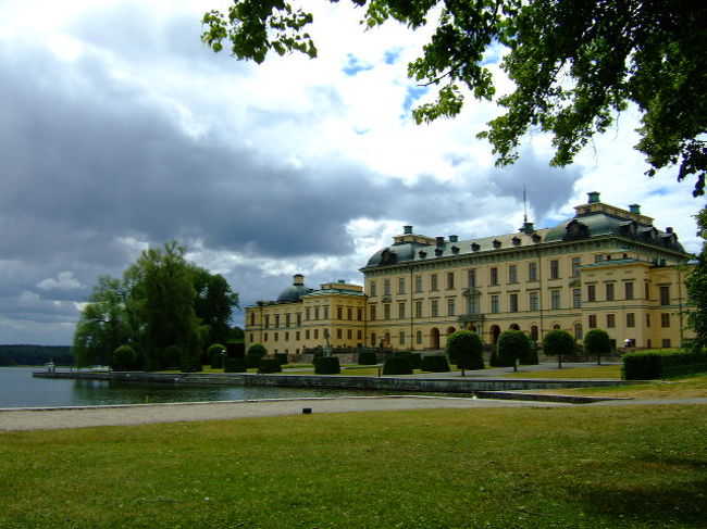 着きました。まずは正面からパチリ...日当たりがイマイチ。
