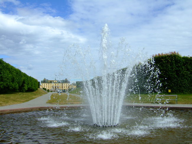 噴水も王冠の形みたい。