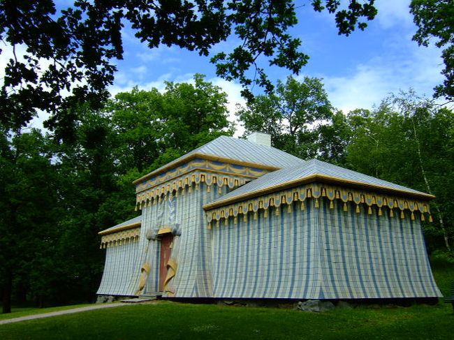 帰る道端にもうひとつ興味深い建物「モンゴル風テント」があります。文字通りモンゴルのパオをモチーフに建てたらしいのですが、木造です。